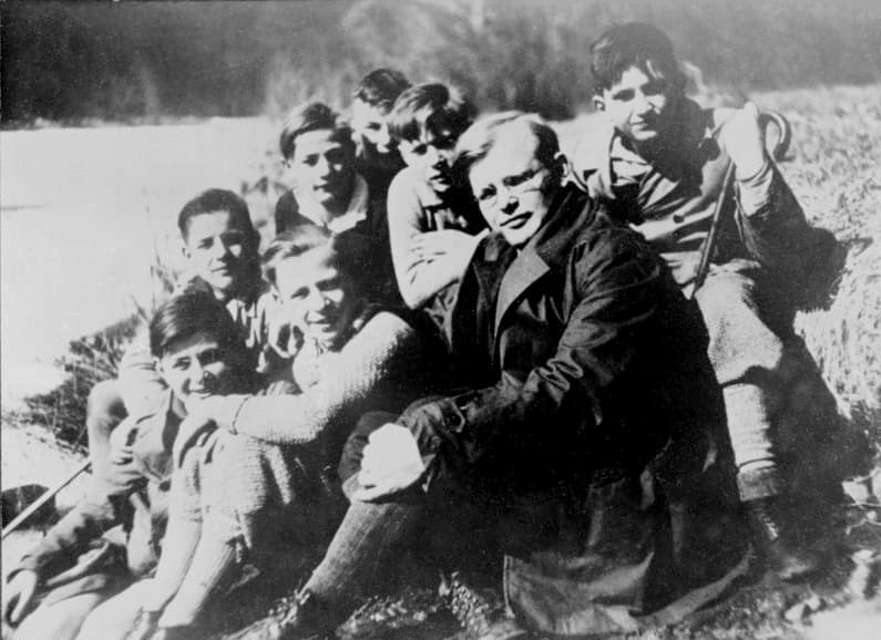 Dietrich Bonhoeffer with his students
